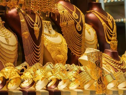 ارتفاع غير مسبوق يضرب سوق الذهب بالإمارات.. عيار 24 يتجاوز 600 درهم ويشعل حركة الشراء