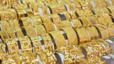 تراجع حاد يهز سوق الذهب في عُمان.. موجة بيع قوية تثير التساؤلات حول الأسباب الحقيقية